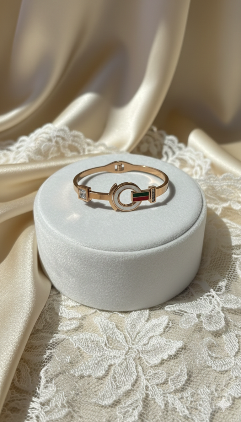 Gucci Design Bracelet for Women - Image 2