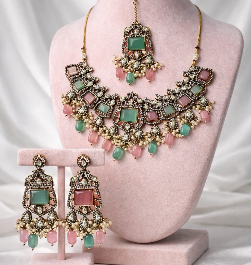 Traditional Kundan Style Multicolor Stone Choker Necklace Set with Earrings & Maang Tikka for Women